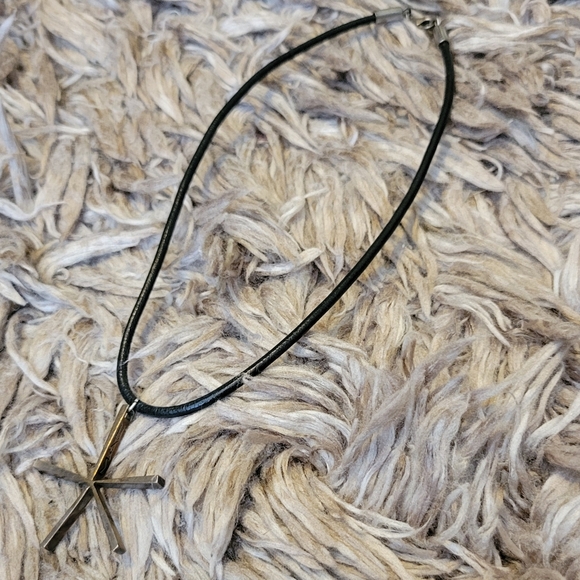 MAC COSMETICS Employee Starfish Necklace - Picture 6 of 6